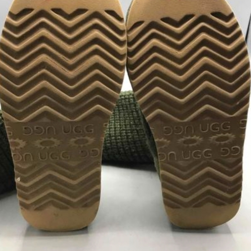 Ugg Shoes - Picture 5 of 5